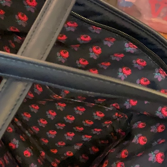 Small Trimmed Vera in Classic Navy - Picture 4 of 6